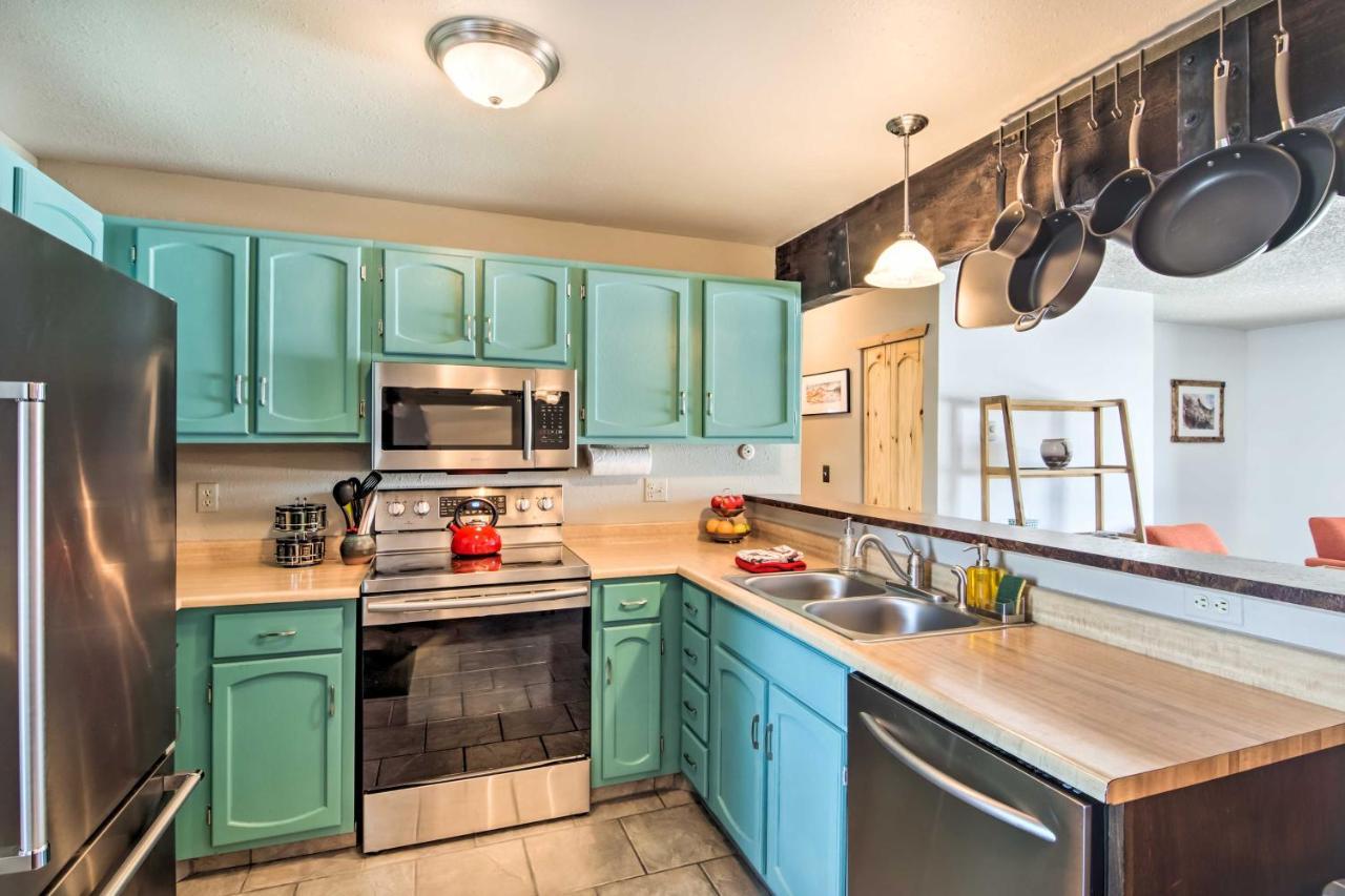 Updated Condo With Views And Deck Less Than 1 Mi To Grand Lake Esterno foto